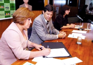 Posse da nova reitora da UFMS, Célia Oliverira e o ministro da Educação Fernando Haddad